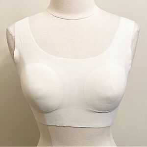 Bali Comfort Revolution EasyLite White Padded Seamless Shaping Wireless Bra SZ M